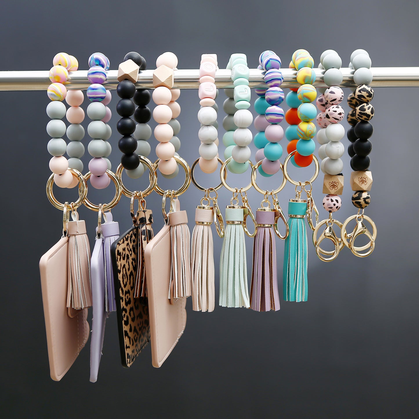 Silicone Bracelet Keychain – Stylish & Super Convenient! 🛍️