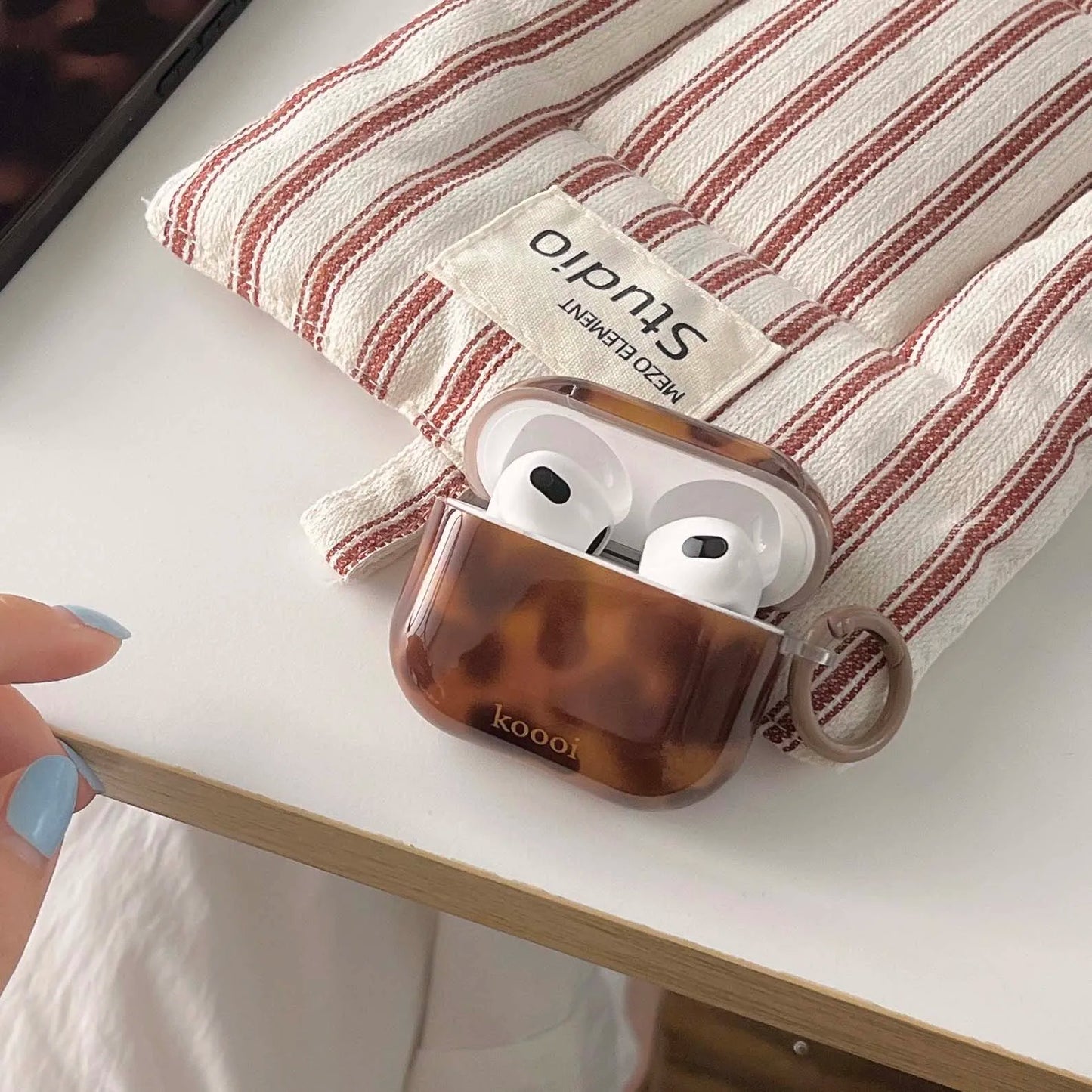 π§‘ Amber AirPod Case β Luxe Protection for Your AirPods! π§‘